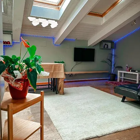 아파트 Accogliente Mansarda In Centro Storico